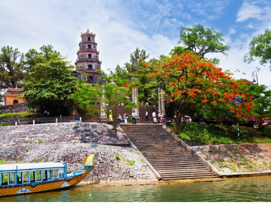 シクロで巡る世界遺産フエ観光＋ティエンムー寺　三輪自転車シクロでゆったり遺跡巡り！＜午前・午後／現地ガイド(日本語可)・英語ガイド／フエ発＞