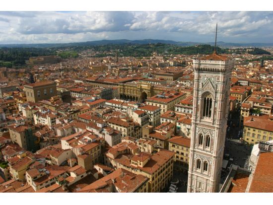 イタリア高速鉄道で行く！フィレンツェ日帰り観光　フィレンツェを自由に街歩き　ウフィツィ美術館入場チケット付プランあり＜英語アシスタント／ローマ発＞