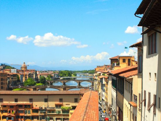 イタリア高速鉄道で行く！フィレンツェ日帰り観光　フィレンツェを自由に街歩き　ウフィツィ美術館入場チケット付プランあり＜英語アシスタント／ローマ発＞