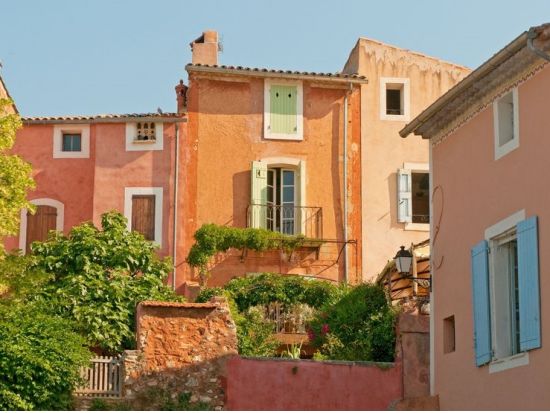 リュベロン地方 4つの村めぐり 1日観光ツアー　ゴルド＆ルシヨン＆景勝地フォンテーヌ・ド・ヴォークリューズ ＜日本語または英語ガイド／アヴィニョン発＞