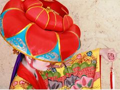 The gorgeous kimono of the yotsutake dance