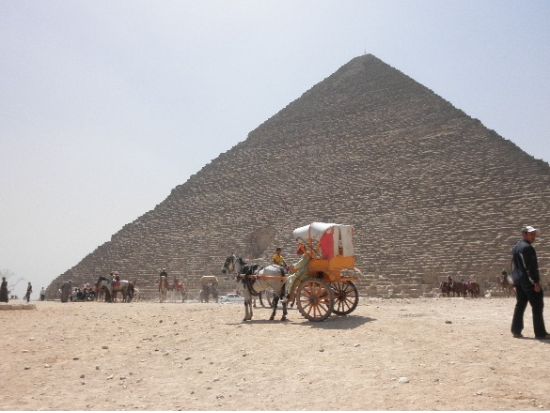 【貸切】大定番！世界遺産ギザの3大ピラミッド＆エジプト考古学博物館＋ハーンハリーリバザール 終日観光　＜終日／日本語or英語／送迎付／チップ込／カイロ発＞