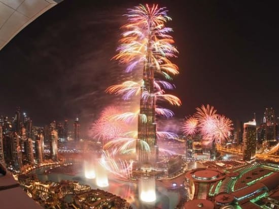20140911074552_240423_Burj+Khalifa+Fireworks10[1]