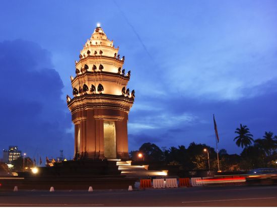 プノンペン ナイトツアー　カジノと幻想的なライトアップを楽しむ ＜日本語ガイド＞