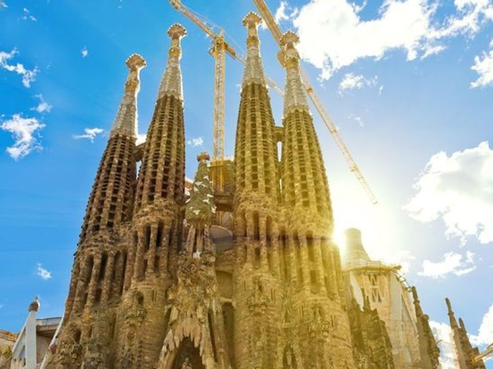 世界遺産サグラダ ファミリア サン パウ病院 バルセロナ半日観光ツアー 午前 日本語 バルセロナ By Mybus スペイン バルセロナ 旅行の観光 オプショナルツアー予約 Veltra ベルトラ