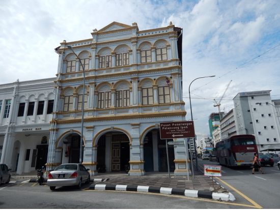 イポー日帰り観光ツアー＜1日／昼食付＞