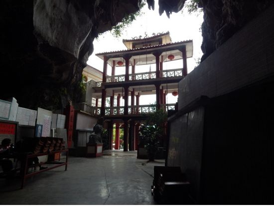 イポー日帰り観光ツアー＜1日／昼食付＞