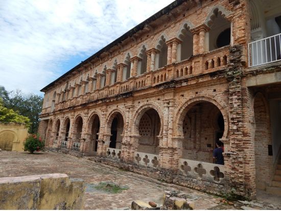 イポー日帰り観光ツアー＜1日／昼食付＞