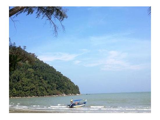 マラッカ海峡でフィッシング＋ビーチでバーベキュー！無人のモンキービーチ満喫ツアー＜午前／昼食付／ペナン発＞