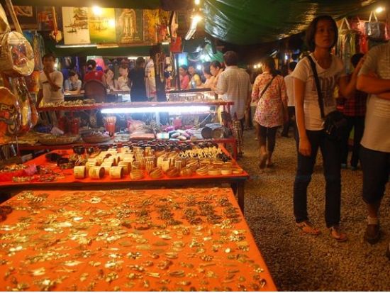 ナイトマーケット & パブストリート散策 　嬉しいフットマッサージ30分付！＜夕食付＞						