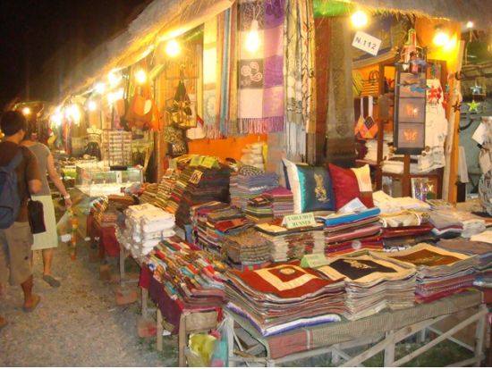 ナイトマーケット & パブストリート散策 　嬉しいフットマッサージ30分付！＜夕食付＞						