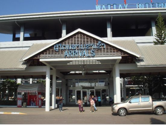 ワットタイ国際空港⇔ホテル間送迎  ＜日本語ガイド付/混載車/ビエンチャン発＞