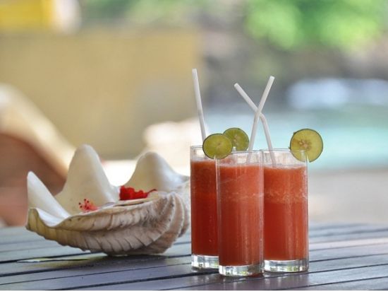 レンボンガン島日帰りツアー　豪華クルーザー「ワカ・セイリング」で行く ワカ・ビーチクラブ滞在＆サンセット観賞　大人のための上質な時間を ＜送迎付き／ランチ付き＞