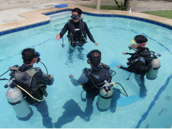 体験ダイビング マクタン島周辺または海洋保護区ヒルトゥガン島へ！＜混載／ボート／1ダイブ＞by エメラルドグリーンダイビングセンター