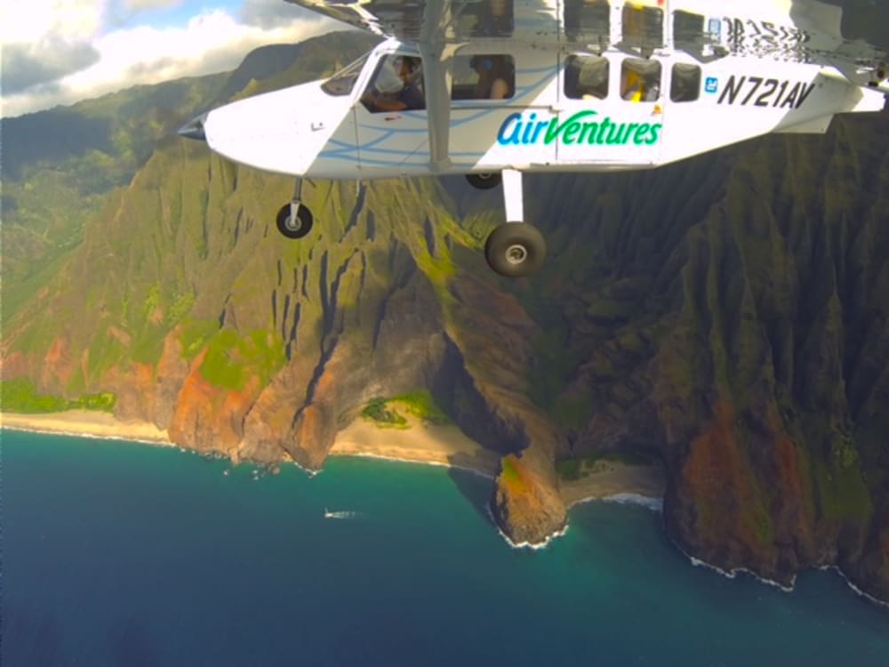 Small-Group Circle Island Airplane Tour with Window Seat - Air Ventures ...