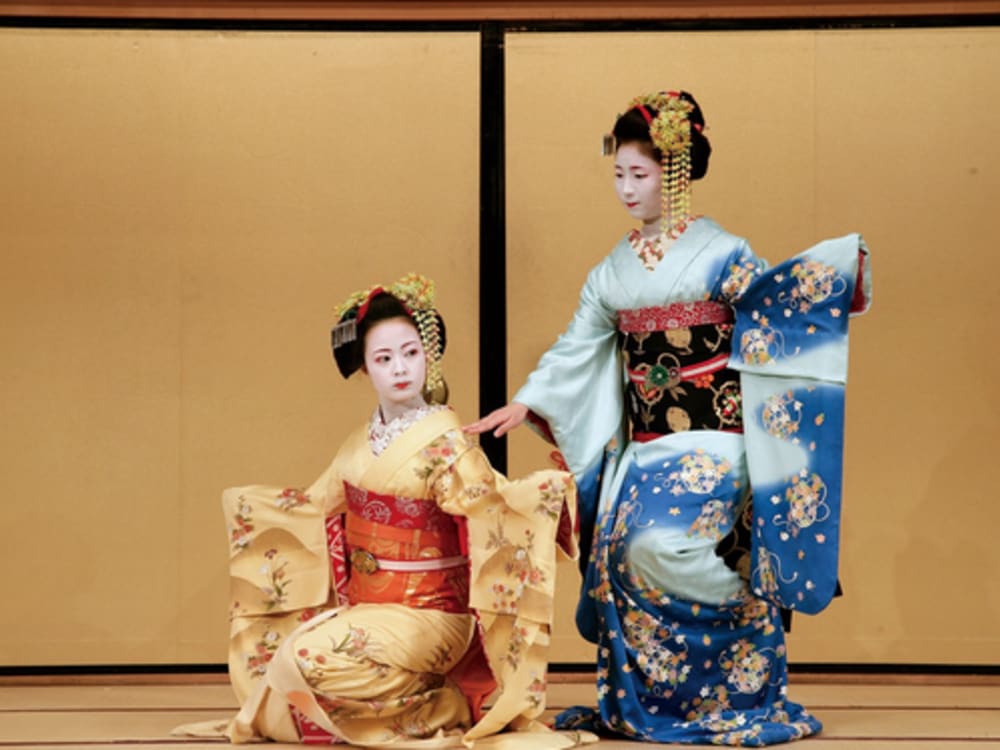 Kyoto maiko dancing in Gion