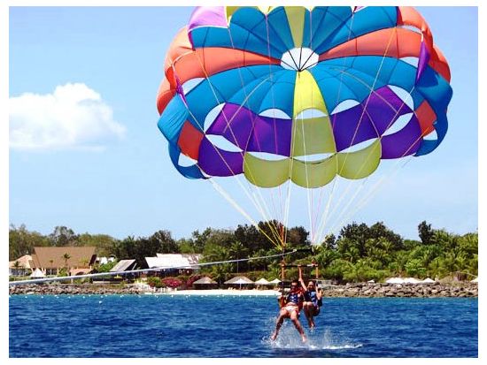 パラセーリング　高層ビル50階建相当！高さ170mマグナムプランやピクニックプランあり　シャングリラ内ショップで安心 ＜英語インストラクター＞