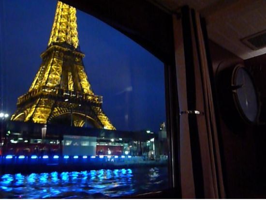 セーヌ川ディナークルーズ　ヨット・ド・パリ＜フレンチコースディナー／往復ホテル貸切送迎付＞