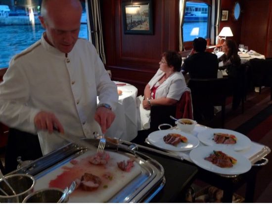 セーヌ川ディナークルーズ　ヨット・ド・パリ＜フレンチコースディナー／往復ホテル貸切送迎付＞