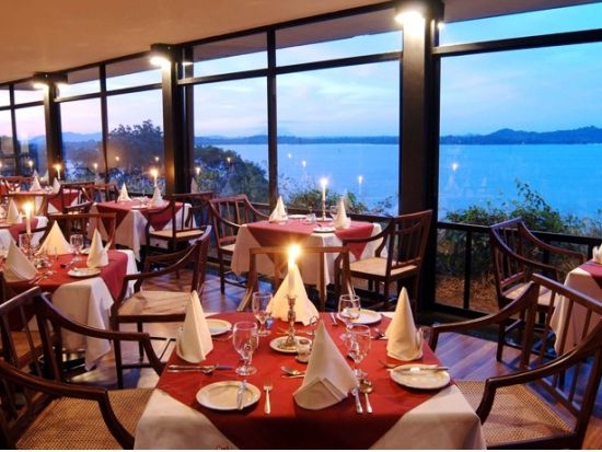 世界遺産シーギリヤロック登頂＆バワ建築カンダラマホテル　1日観光ツアー ＜貸切／日本語ガイド＞