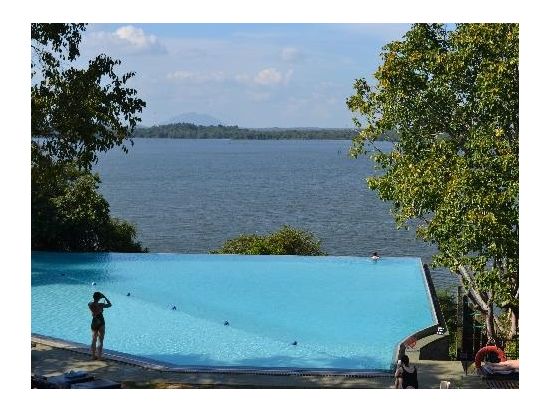 世界遺産シーギリヤロック登頂＆バワ建築カンダラマホテル　1日観光ツアー ＜貸切／日本語ガイド＞