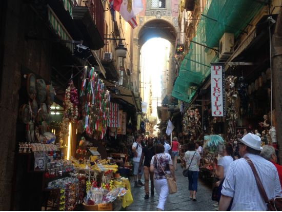 秘儀荘見学付き！ナポリ＋ポンペイ遺跡 日帰りツアー ナポリ解散プランあり ＜昼食付／日本語／混載／ローマ発＞by [みゅう]