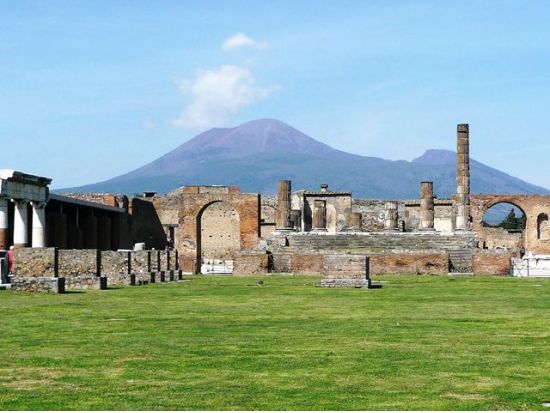 秘儀荘見学付き！ナポリ＋ポンペイ遺跡 日帰りツアー ナポリ解散プランあり ＜昼食付／日本語／混載／ローマ発＞by [みゅう]
