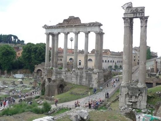 IT_ROME_AM FORO ROMANO WALKING_Foro Romano_2011
