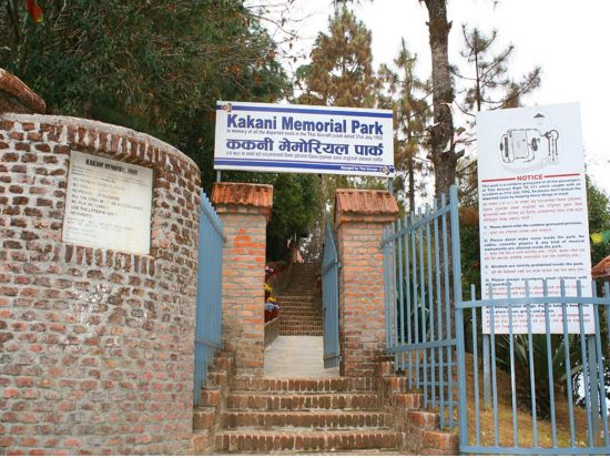 【カトマンズ発・近郊ツアー】ローカルバスで行くカカニ村＆ハイキング＜ホテル送迎／日本語ガイド／昼食付＞