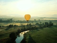 Australia_Yarra Valley_Hot air balloon sunrise