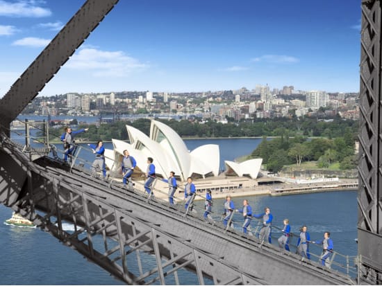 ブリッジクライム・シドニー　ハーバーブリッジを歩いて登る体験型名物アトラクション！シドニー市街地を橋の頂上から一望＜英語インストラクター＞