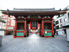 Kaminarimon gates of Asakusa
