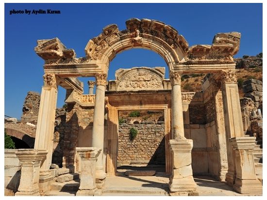 【プライベート】イスタンブール発着1泊2日！世界遺産パムッカレ＆古代遺跡エフェソスをめぐる2日間＜日本語ガイド／国内航空券込／イスタンブール発＞