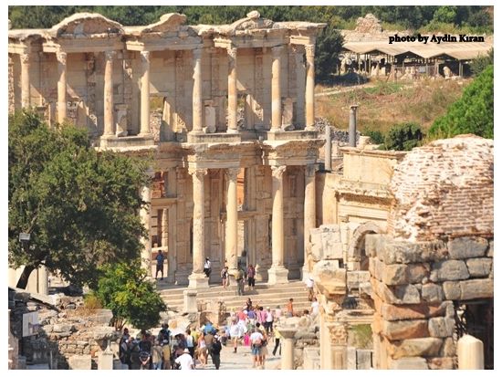 世界遺産 ヒエラポリス＆パムッカレ石灰棚＆エフェソス 日帰り観光ツアー ＜4～10月／日本語または英語ガイド／国内航空券込／昼食付／イスタンブール発＞