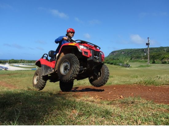 四輪バギー体験　バギーまたはATV　爽快感抜群のオフロードバギーアドベンチャー＜指定ホテル送迎可＞by マリアナストレッキング