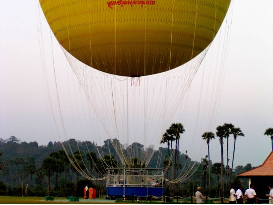 アンコールバルーン乗船体験 空から見るアンコール遺跡群  朝日鑑賞付＜早朝／日本語ガイド＞