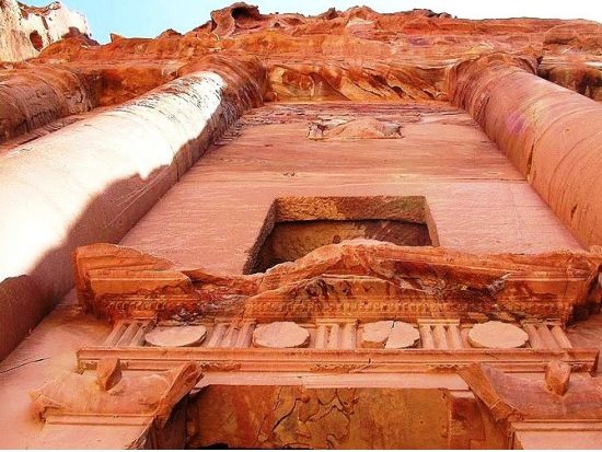 【1泊2日】死海近くのホテル泊でリフレッシュ！ペトラ遺跡＋死海＜貸切／英語or日本語／アンマン市内or空港発着／選べるホテルランク＞