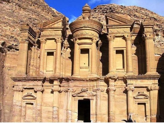 【1泊2日】死海近くのホテル泊でリフレッシュ！ペトラ遺跡＋死海＜貸切／英語or日本語／アンマン市内or空港発着／選べるホテルランク＞