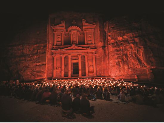 【ペトラ発】神秘的な夜の遺跡 ペトラ・バイ・ナイト入場券＜往復送迎付き／ペトラ発着／ガイドなし＞