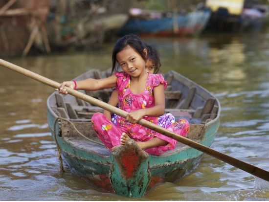 ゆったりボートクルーズ！トンレサップ湖半日ツアー