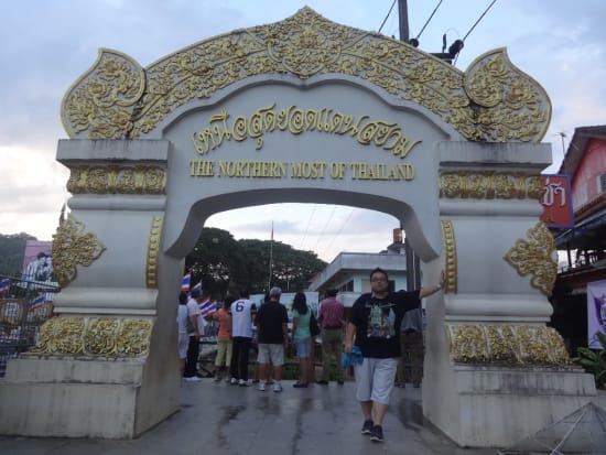 チェンライ発 黄金三角地帯 ゴールデン トライアングル 大河メコン川で隔てたミャンマー ラオス タイを一日で味わう 終日 ホテル送迎付 昼食付 チェンマイ チェンライの観光 オプショナルツアー専門 Veltra ベルトラ
