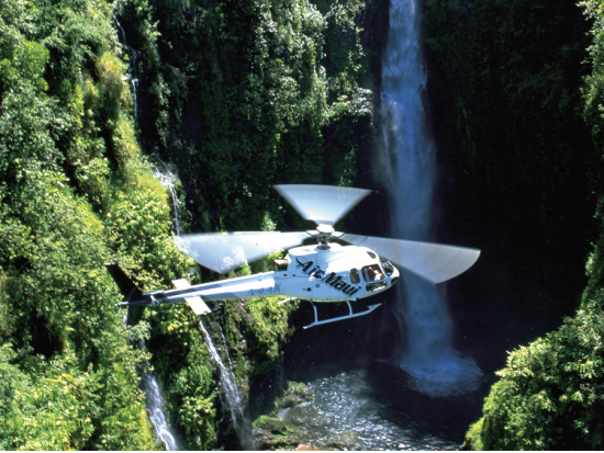 ヘリコプター遊覧飛行　ハレアカラ山やモロカイ島を上空から望む＜45分～／英語ガイド＞by エア・マウイ