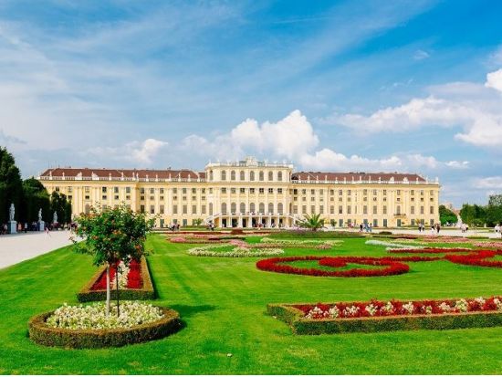 ウィーンパス（Vienna Pass）70の人気観光スポット無料 または 優先入場カード　シェーンブルン宮殿グランドツアー・ベルヴェデーレ宮殿上宮＆下宮など