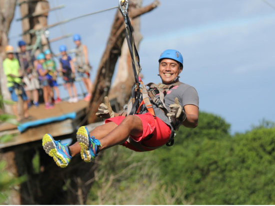 ジップライン7本ツアー　フリースタイルのジップラインでノースショアの景色を堪能＜英語ガイド＞