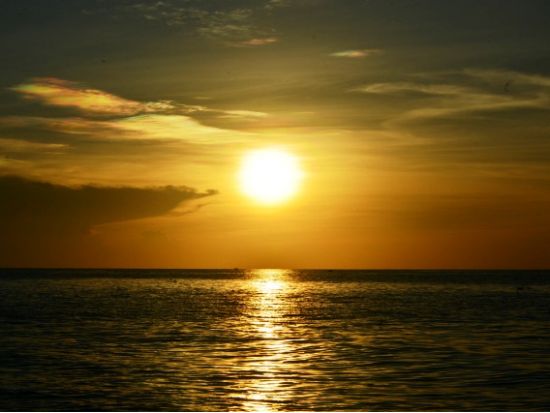 トンレサップ湖からの夕日鑑賞＋オールドマーケット半日観光ツアー　当日9時まで予約可プランあり＜午後／日本語ガイド＞