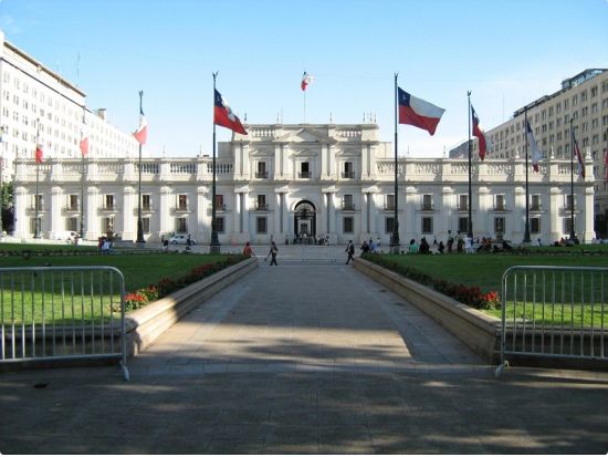 旅行初日にオススメ！サンティアゴ市内観光半日ツアー＜混載／午前／英語ガイド／サンティアゴ発着＞