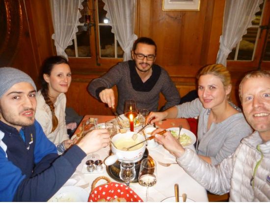 そり滑り体験ナイトツアー　チーズフォンデュのディナー付き ＜12～3月／英語ガイド／インターラーケン発＞