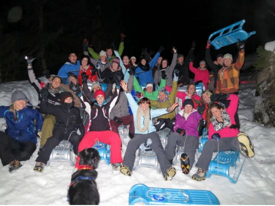 そり滑り体験ナイトツアー　チーズフォンデュのディナー付き ＜12～3月／英語ガイド／インターラーケン発＞