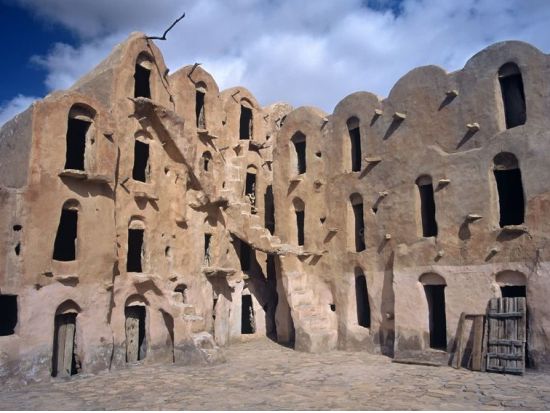 映画『スターウォーズ』の世界　チュニジア南部 ロケ地巡り3泊4日ツアー ＜貸切／食事付き／日本語または英語ガイド／チュニス発＞