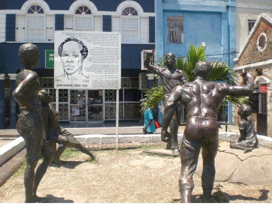 ジャマイカのお土産探し！安心の日本語ガイドと行くショッピングツアー＜3時間／日本語ガイド/モンテゴベイ発＞